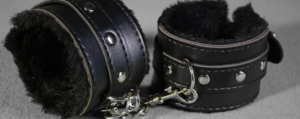 Handcuff 